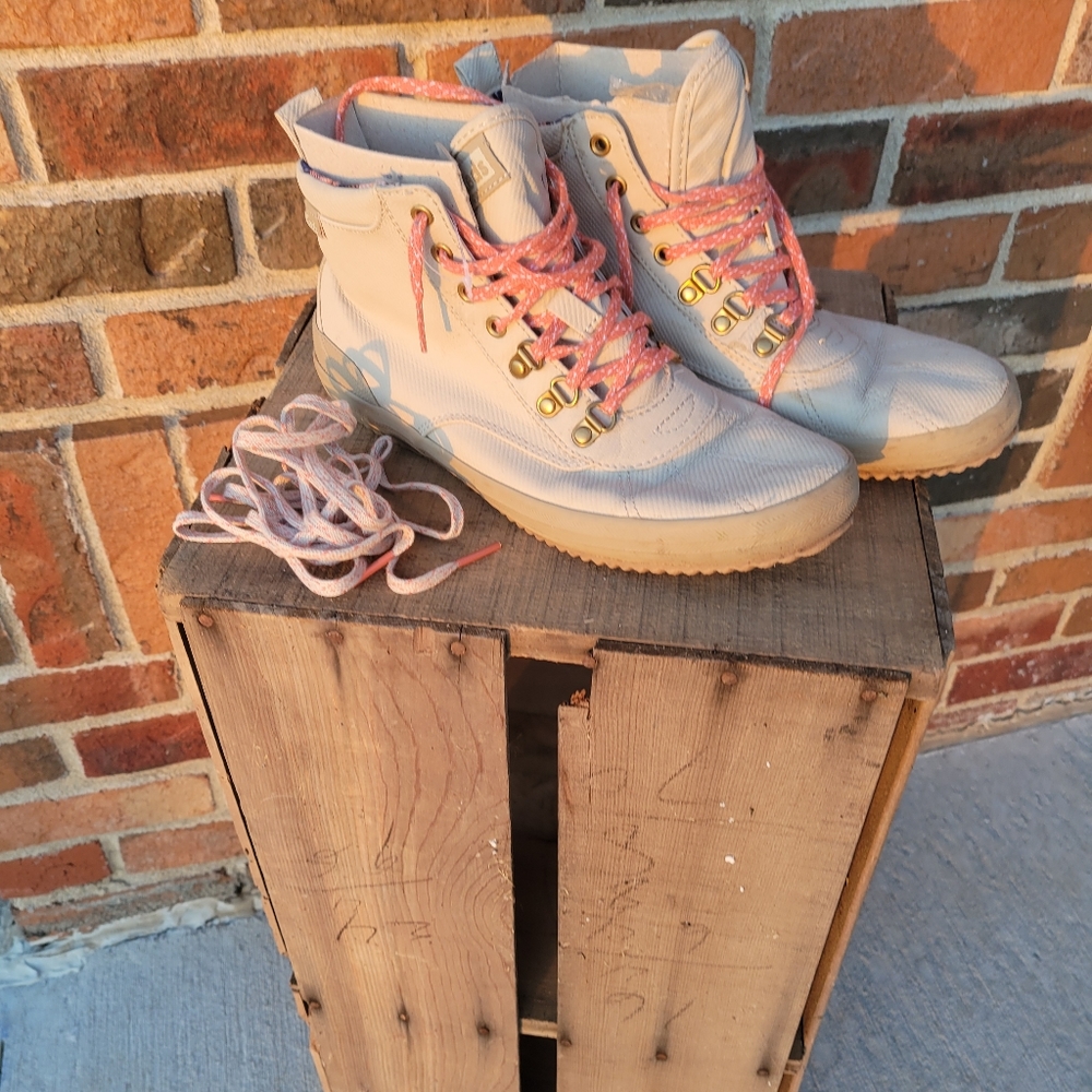 Keds waterproof  hiking boots with extra set of laces